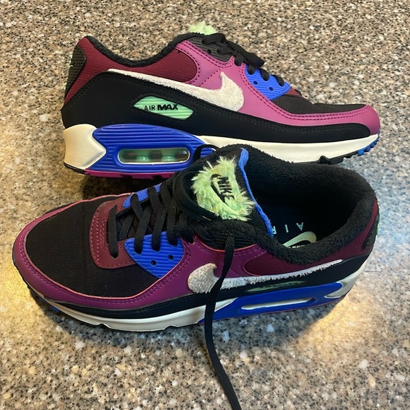 01730 WOMENβS NIKE AIR MAX 90 -Faux Fur - Picture 1 of 8